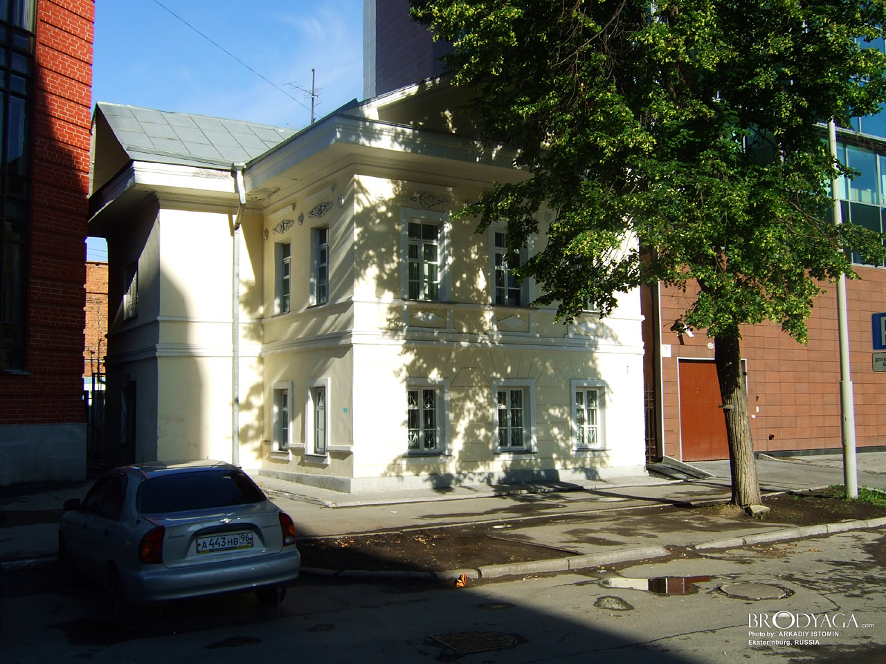 Дом чиновника Уварова Г.В., Толмачева 7, Екатеринбург (Yekaterinburg)